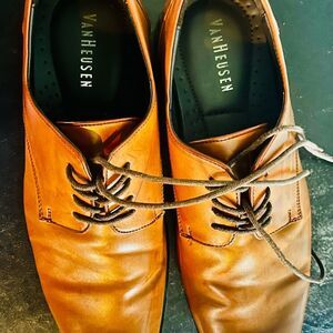 Van Heusen Men's Tan Leather Oxfords